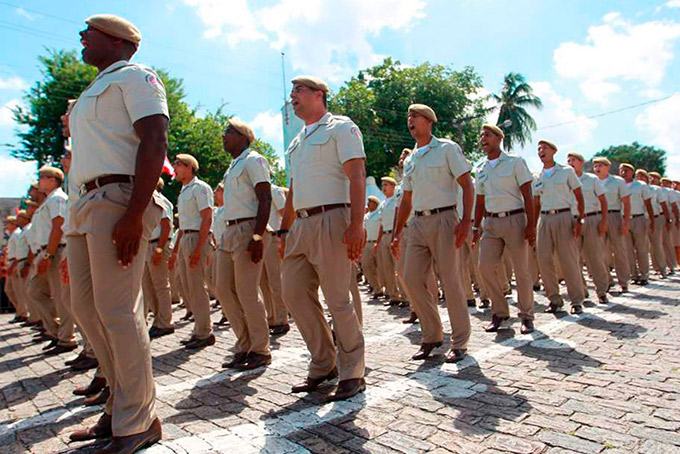 Cerca de 15 mil policiais recebem até R$ 1.800 em bônus