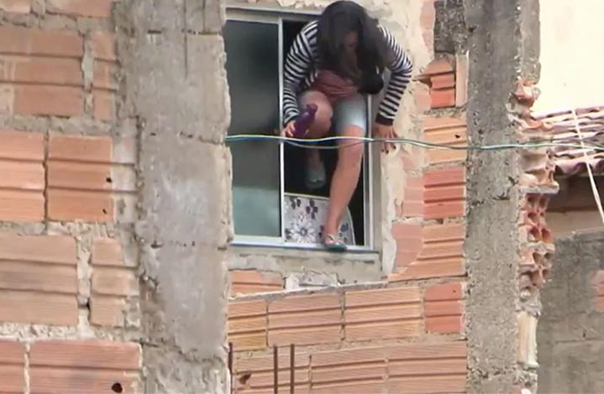 Mulher pula da janela para escapar de ataque do ex-marido na Bahia