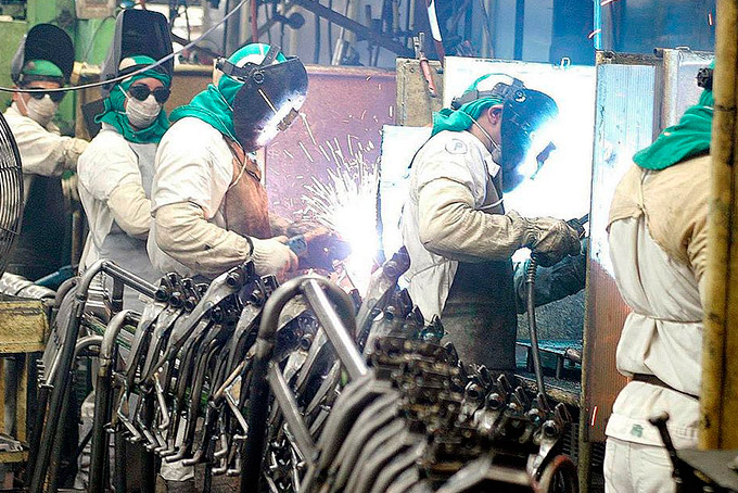 PIB da Bahia cai 3,4% puxado pela indústria e serviços, diz IBGE