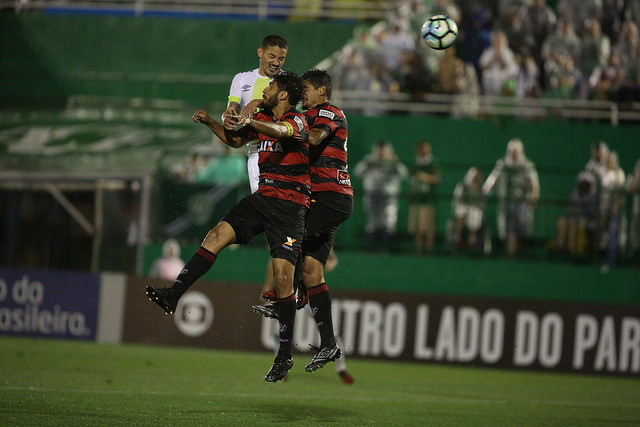 Vitória perde para a Chape e perde chance de sair da degola