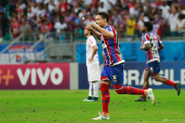 Bahia bate o Santos e se aproxima da zona da Libertadores