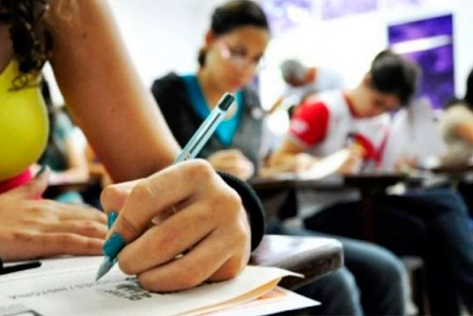 Provas do Encceja acontecem neste domingo (19)