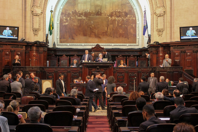 MP do Rio pede anulação de sessão que revogou prisão de deputados
