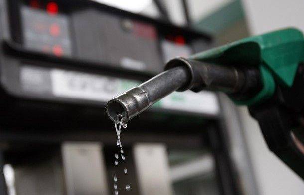 Redução do preço da gasolina não chega aos postos