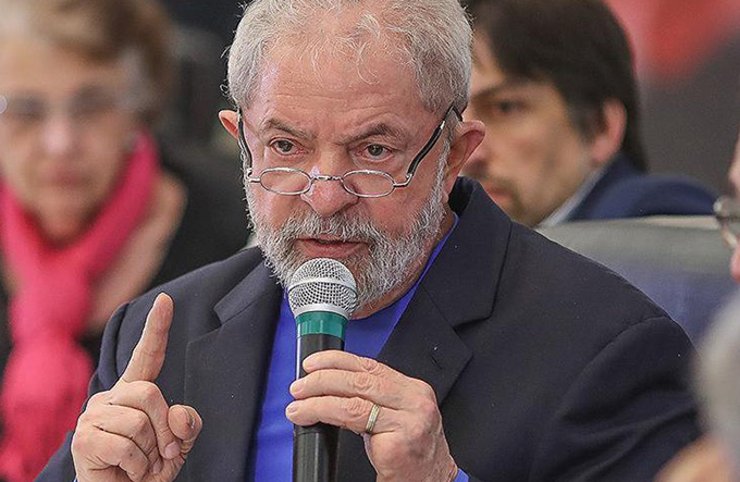 Lula volta a desafiar Moro a 'provar um real de sua vida que não seja legal'