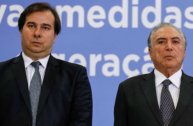Temer fortalece Maia com trocas no governo