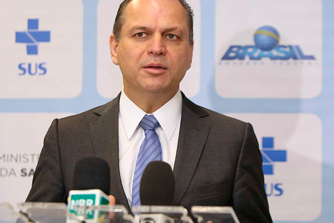 Para reduzir gastos, governo quer rever distribuição de remédio
