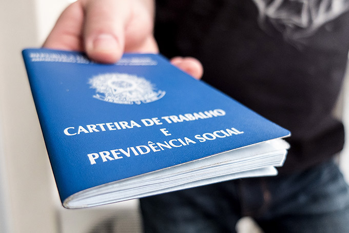 Brasil abriu 76.599 vagas de emprego formal em outubro