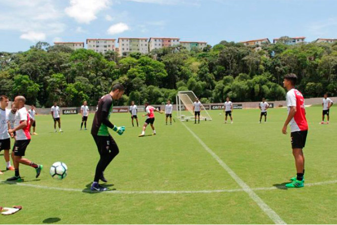 Vitória se reapresenta nesta terça e inicia preparação para decisão