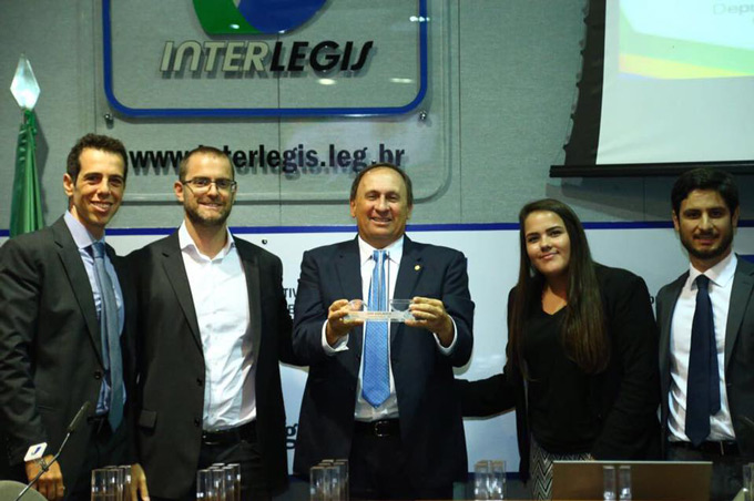 Gualberto é premiado como o 3º melhor parlamentar do país 