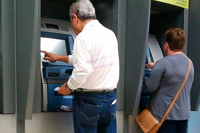 Caixa e BB antecipam para hoje pagamento do PIS/Pasep a idosos