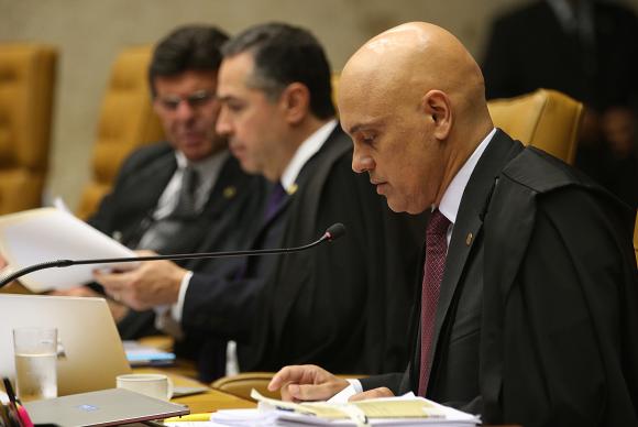 Maioria do STF vota pela restrição ao foro privilegiado