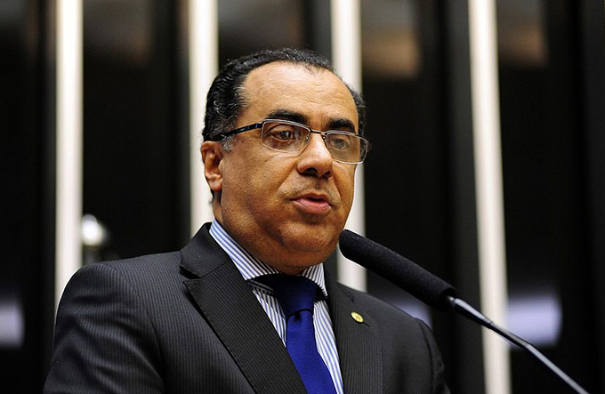 Deputado presidiário é flagrado com queijo na cueca