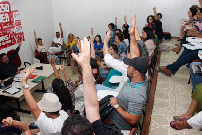 Professores das universidades estaduais paralisam atividades