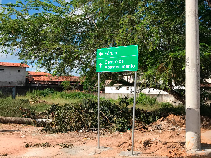 Prefeitura começa a instalar placas de indicação de locais públicos 