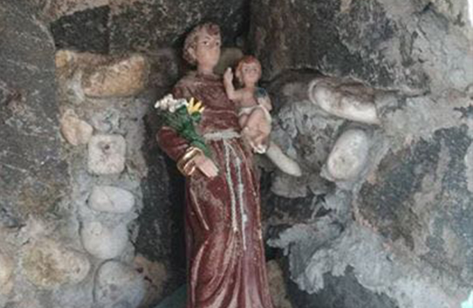 Imagem de santo é destruída e cruz roubada na Vila de Santo Antônio