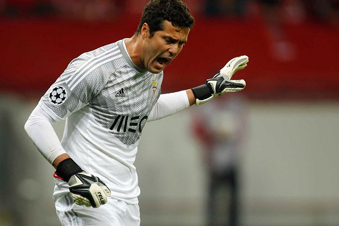 Júlio César avisa clube que irá se aposentar