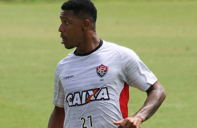 Atacante do Vitória está praticamente fora contra o Flamengo