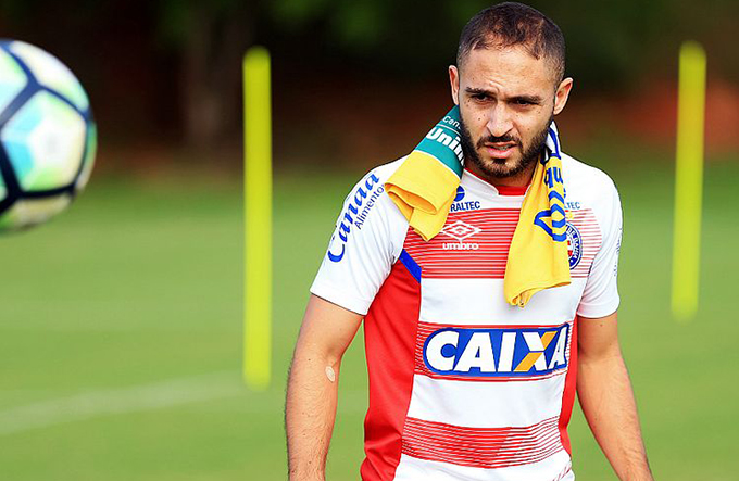 Contra o São Paulo, Régis volta a ser titular após mais de um mês