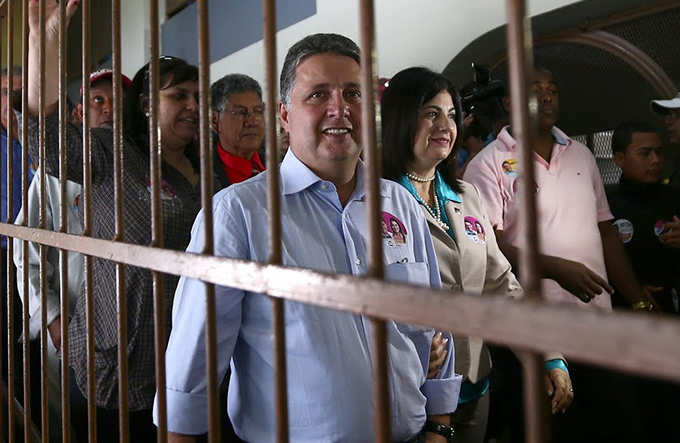 Rosinha Matheus deixa a prisão no Rio; Garotinho continua preso