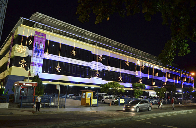 Shopping Itaigara começa cobrança por estacionamento na próxima terça