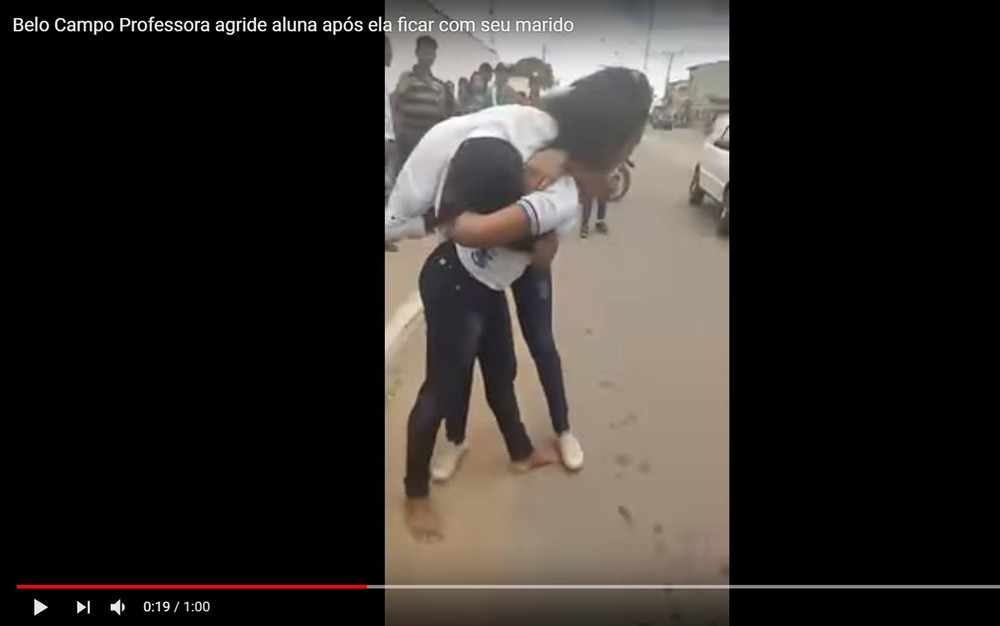 Menor tem cabelo cortado por mulher devido suposto caso com marido