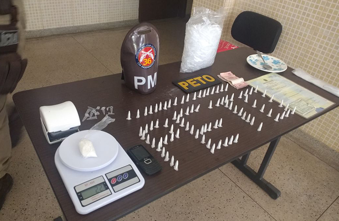 Casal é preso acusado de tráfico de drogas em Dias d'Ávila