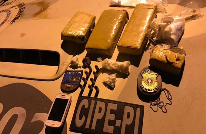 Jovem é preso com drogas pela CIPE/Polo em Dias d'Ávila
