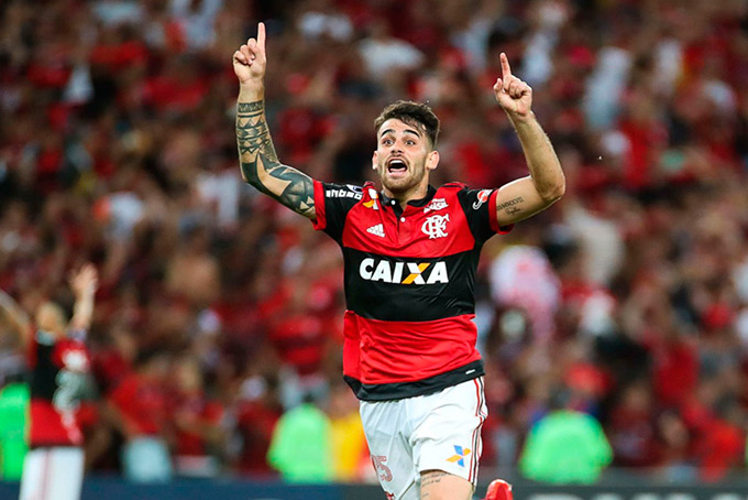 Dupla do Flamengo é punida e não enfrenta o Vitória no domingo