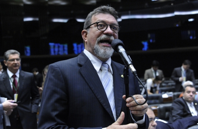 Florence aposta que reforma da Previdência será derrotada na Câmara