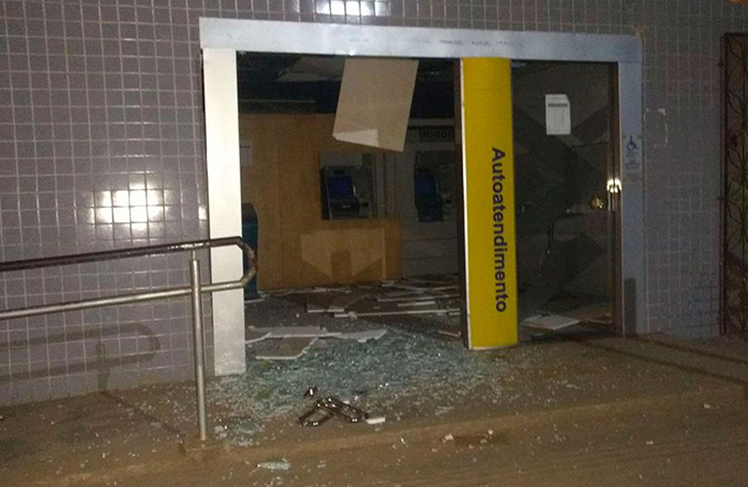Grupo armado explode agências bancárias na Bahia