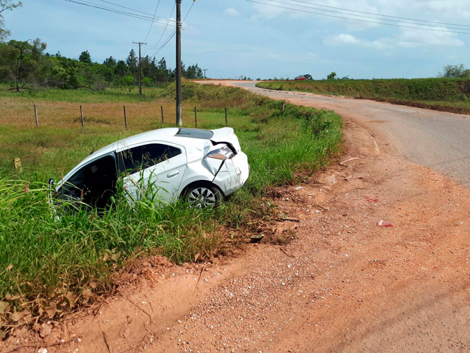 Carro de vereador é atingido por carreta no viaduto da Caraíba 