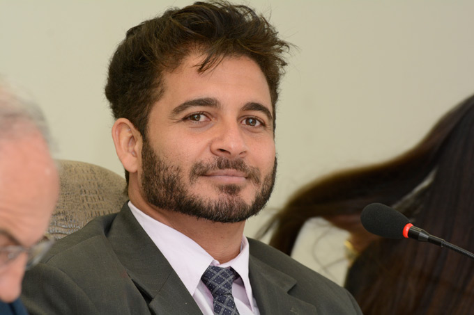 Vereador firma parceria que beneficia mulheres matenses
