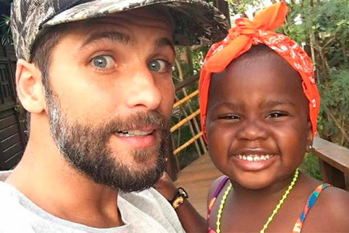 Gagliasso se emociona ao falar sobre racismo contra Titi