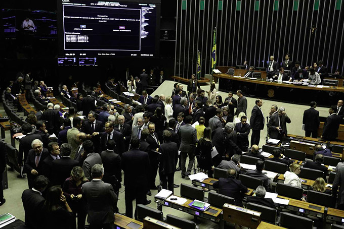 Câmara aprova MP que incentiva petrolíferas