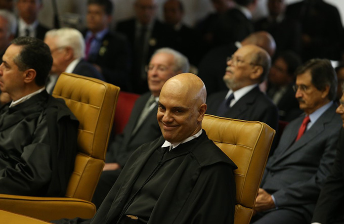 Alexandre vota a favor de imunidade a deputados estaduais