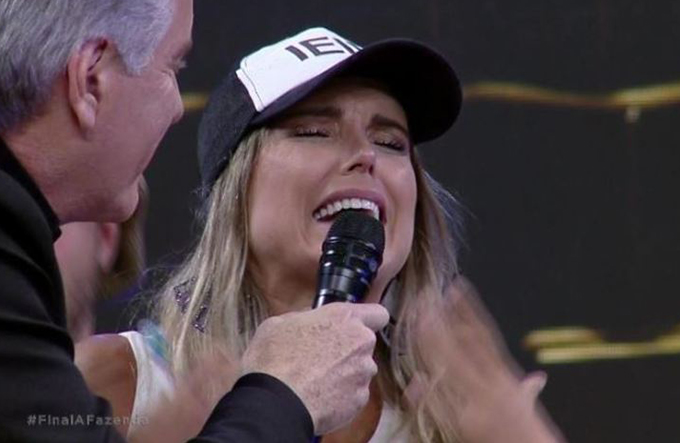 Flávia Viana derrota Marcos Harter e vence ‘A Fazenda 9’