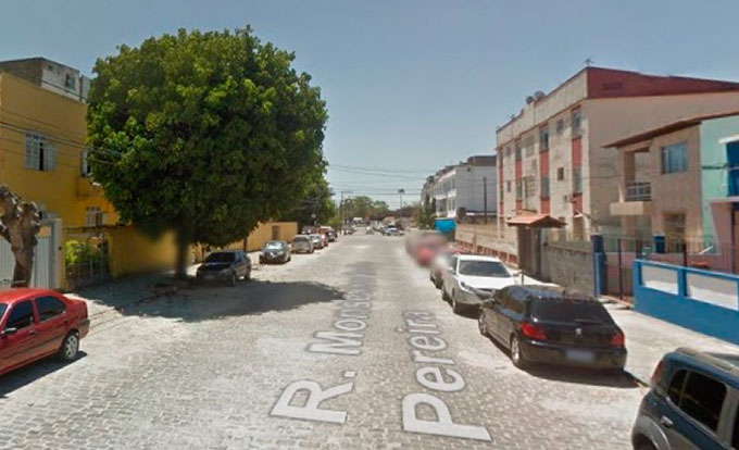 Bebê recém-nascida é encontrada em caixa de papelão 