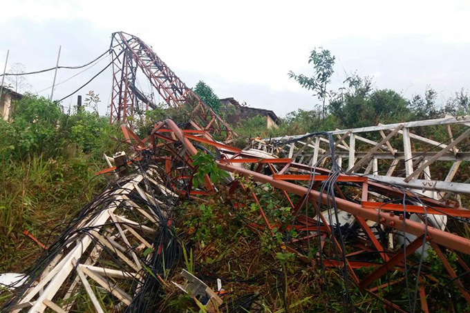 Ventania derruba torre de transmissão de rádio em Catu