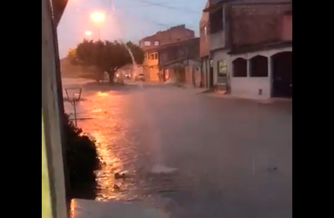 Moradores reclamam de alagamentos na 24 de Outubro 
