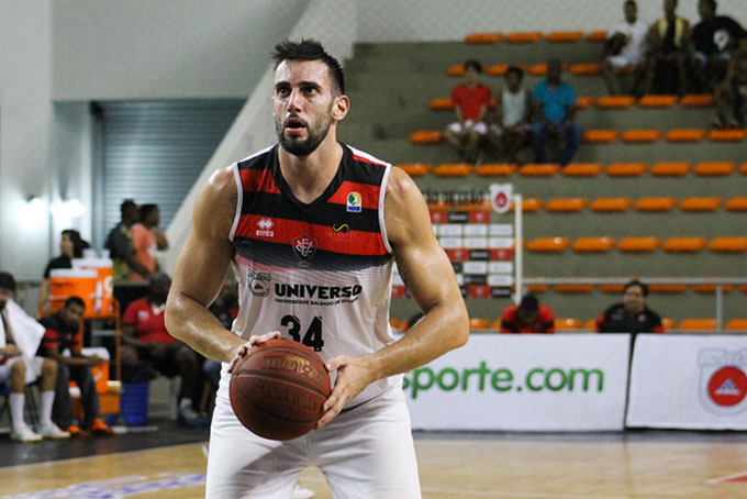 Universo/Vitória vence Campo Mourão por 72 x 65
