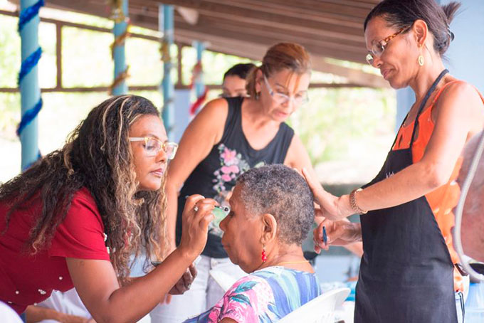 Projeto Odontomóvel Ford - ajuda a recuperar autoestima de idosos