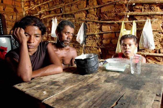 Índice de brasileiros que vivem na miséria aumenta 53%