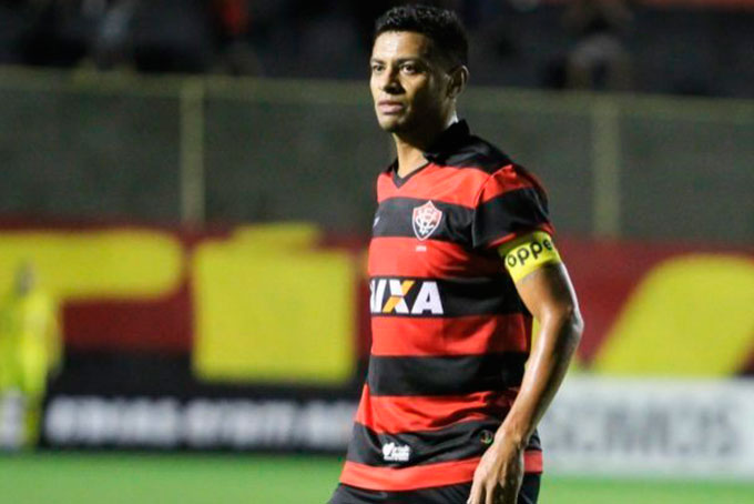 Cleiton Xavier fala em 'recuperar espaço' no Vitória