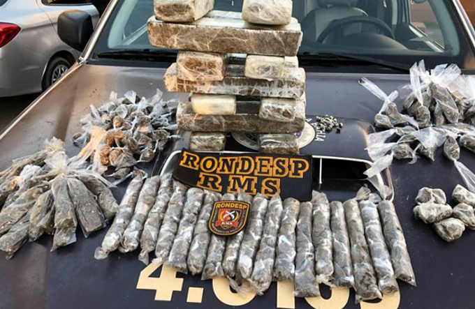 Suspeito de tráfico é preso com 15 kg de maconha e haxixe 