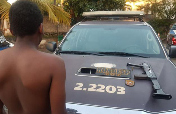 Adolescente é apreendido com submetralhadora em Salvador