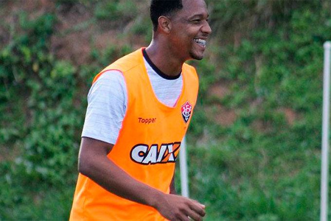 Cruzeiro formaliza oferta por atacante do Vitória