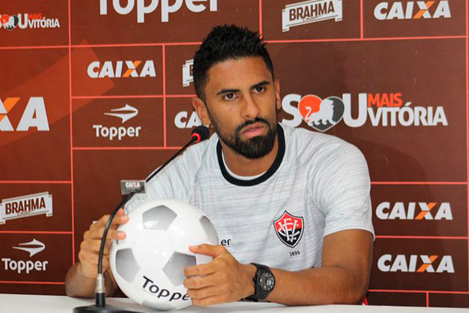  Santiago Tréllez conta a real situação dele no Vitória