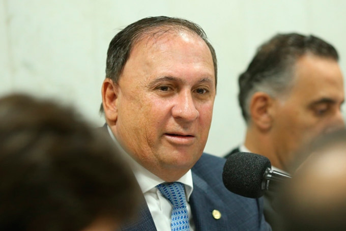 Gualberto processa jornalistas por matéria de “empresas zumbis”