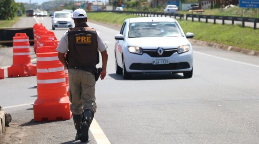 Mais de 50 mil veículos devem passar pela BA-099 no feriadão